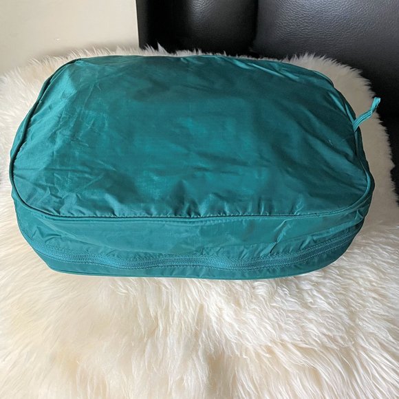 BAGGU Handbags - NWOT Baggu Packing Cube Large - Malachite